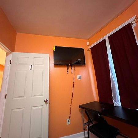 Fidellia Iron Room, Queen Bed Minutes From Newark Liberty International Airport And Newark Penn Station Bagian luar foto