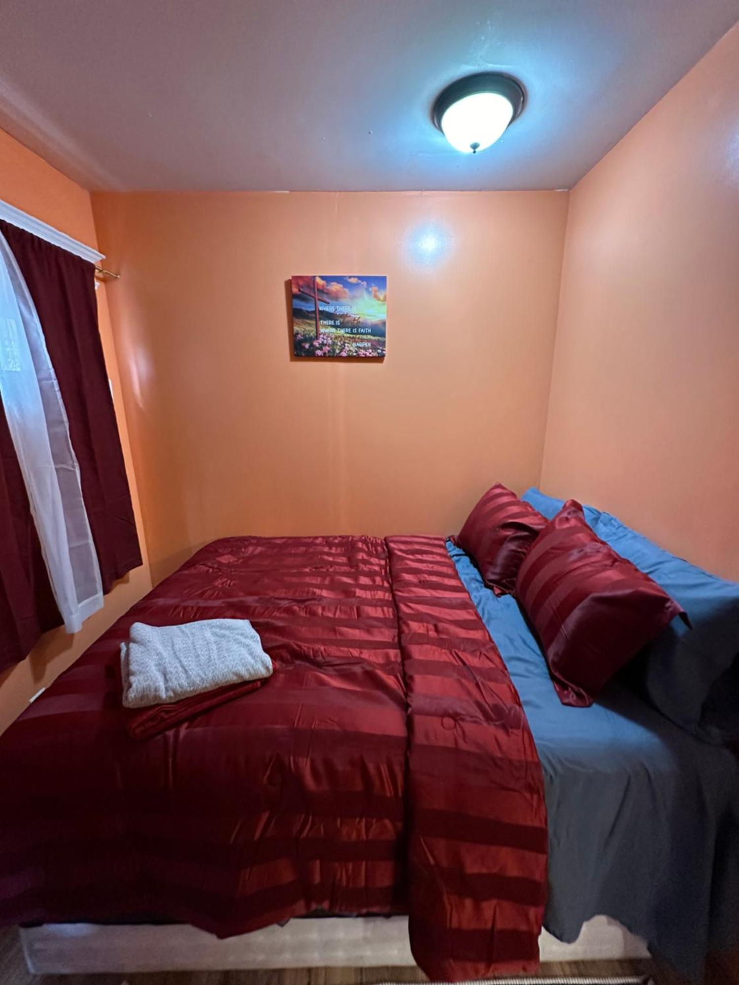 Fidellia Iron Room, Queen Bed Minutes From Newark Liberty International Airport And Newark Penn Station Bagian luar foto